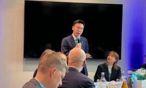 扣押俄船、邀台参会，欧洲小国同时叫板中俄，只为得到美国回报？