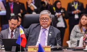挨了水炮后，菲律宾终于怕了？马科斯一声令下，对华鹰派被解职