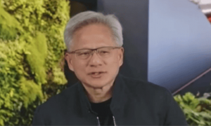 黄仁勋：美国政策基于“中国无法制造AI芯片”假设，“这一假设现在看来显然错误”